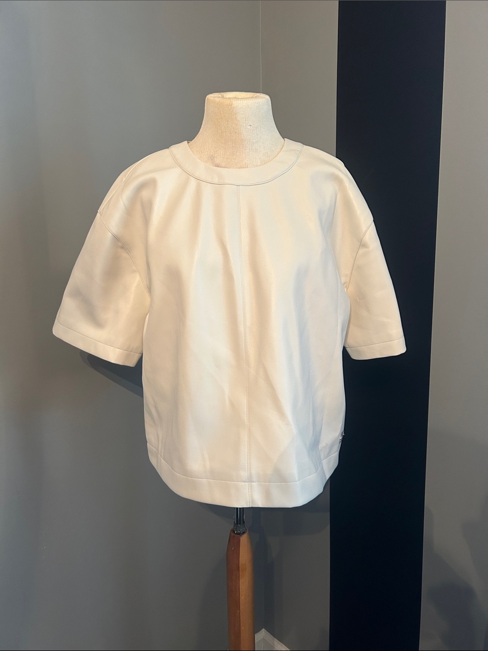 Women’s Large Calvin Klein faux leather eggshell White Top
